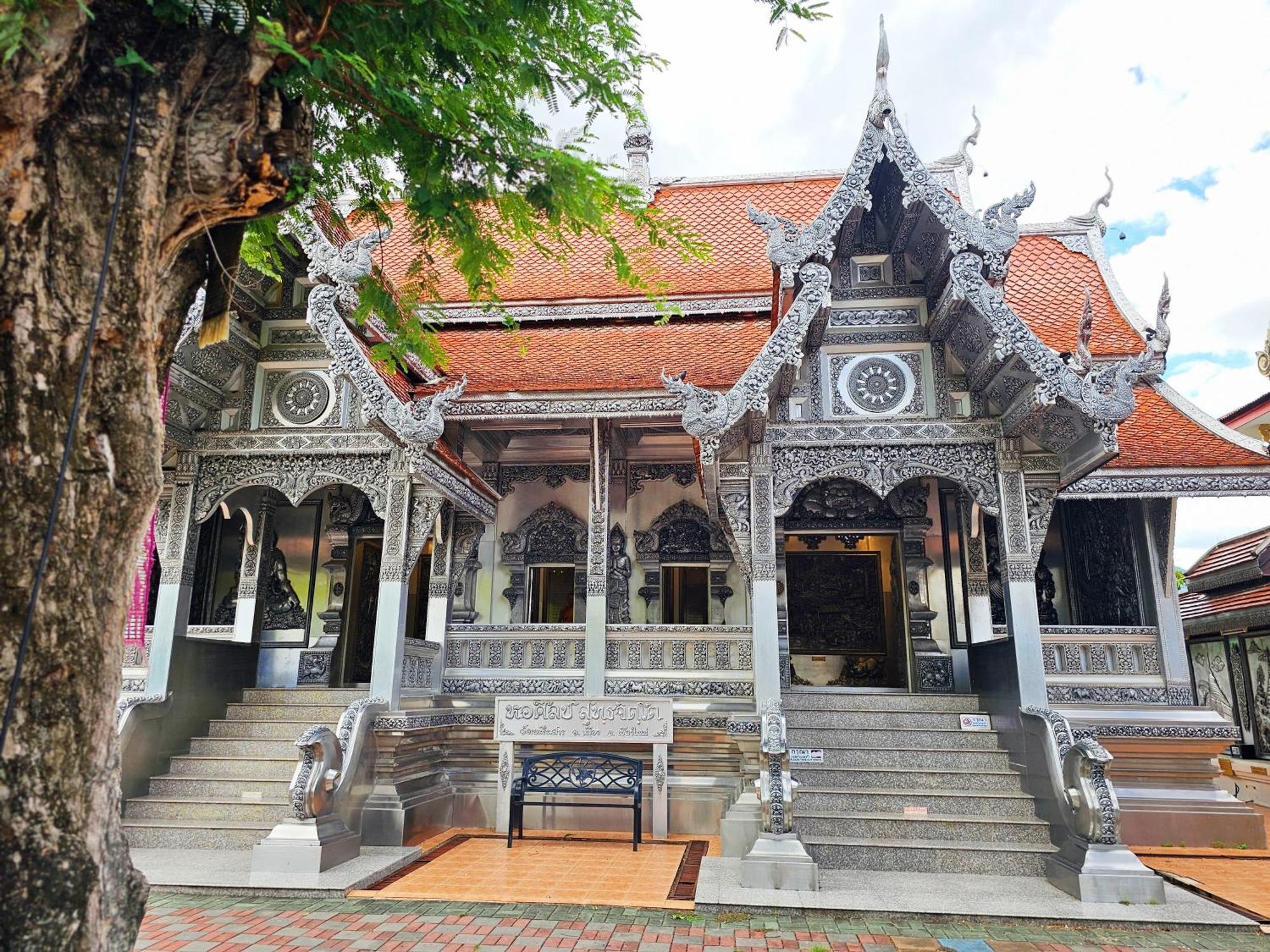 Iwualai Hotel Chiang Mai Exteriör bild